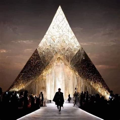 dior at the pyramids|dior the clothes show.